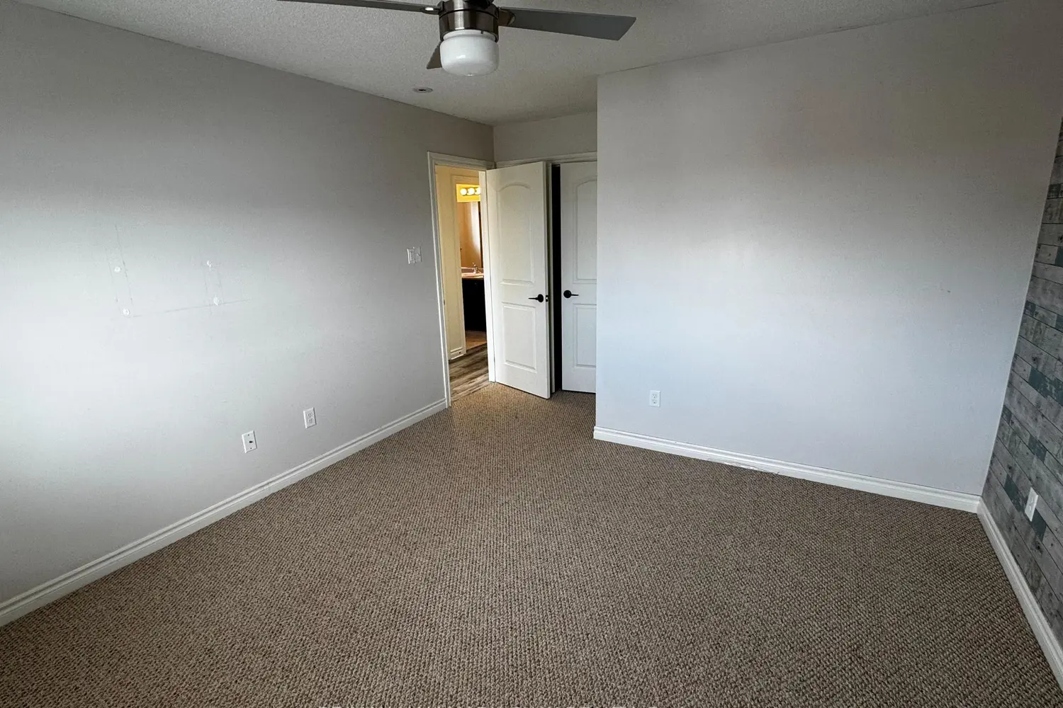 Additional image 16 of 77 White Crescent