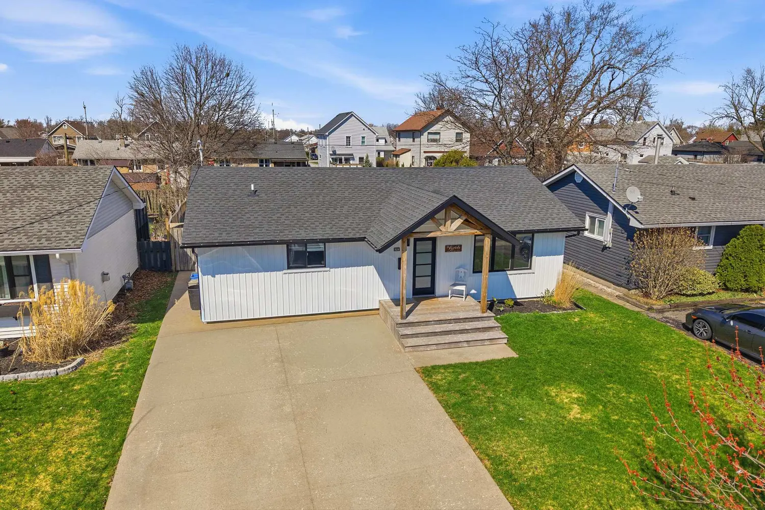 328 Dufferin Street