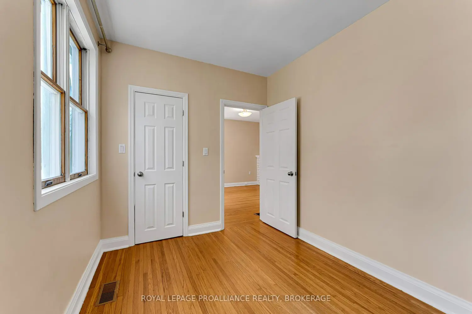 Additional image 15 of 524 College Street