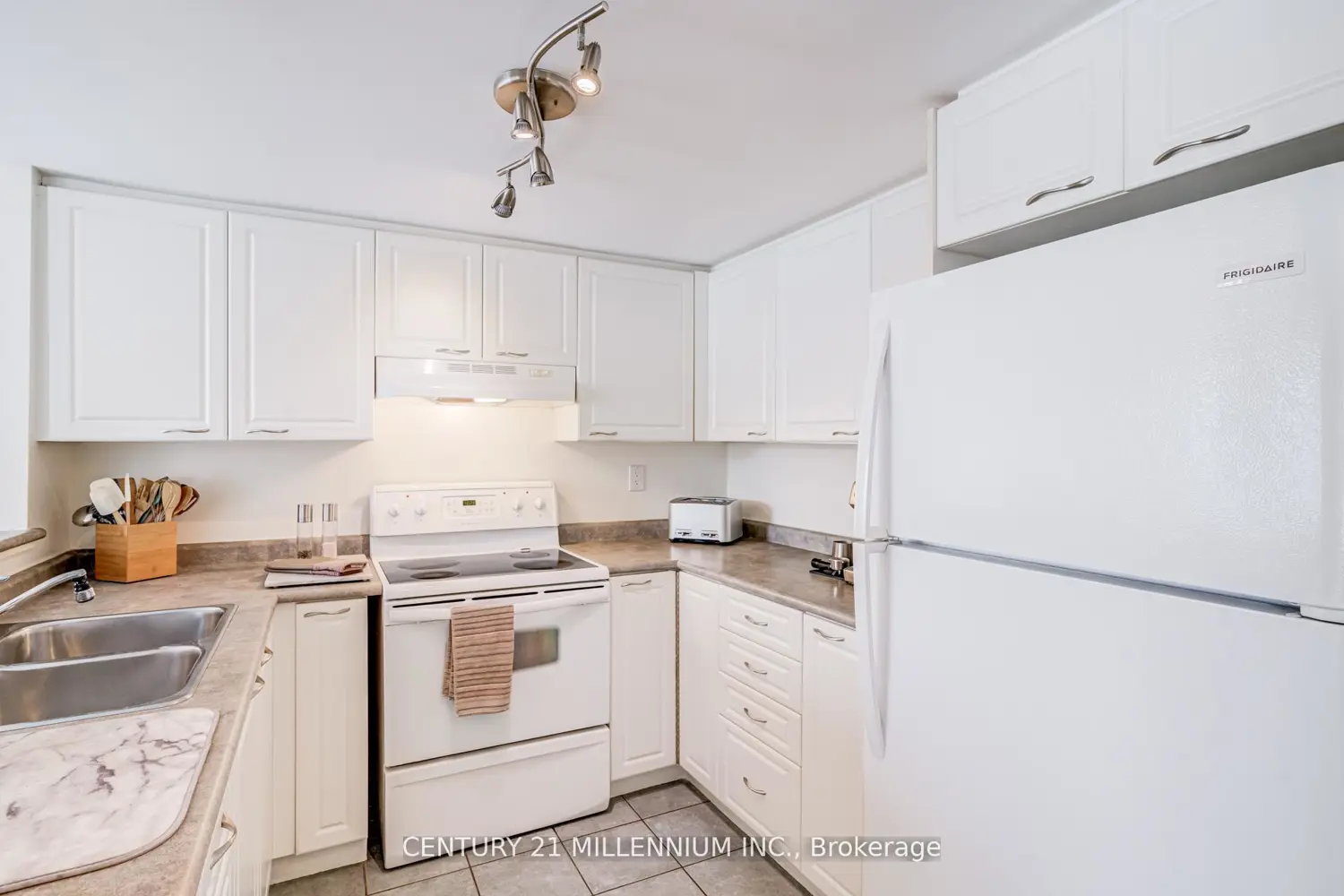Additional image 3 of 1000 Cedarglen Gate 617