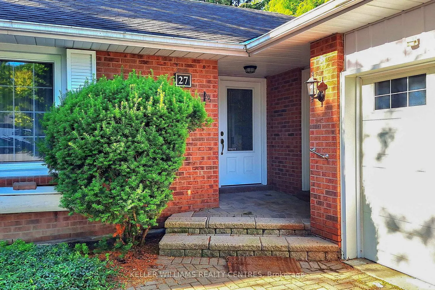 27 Hawthorne Lane photo 4