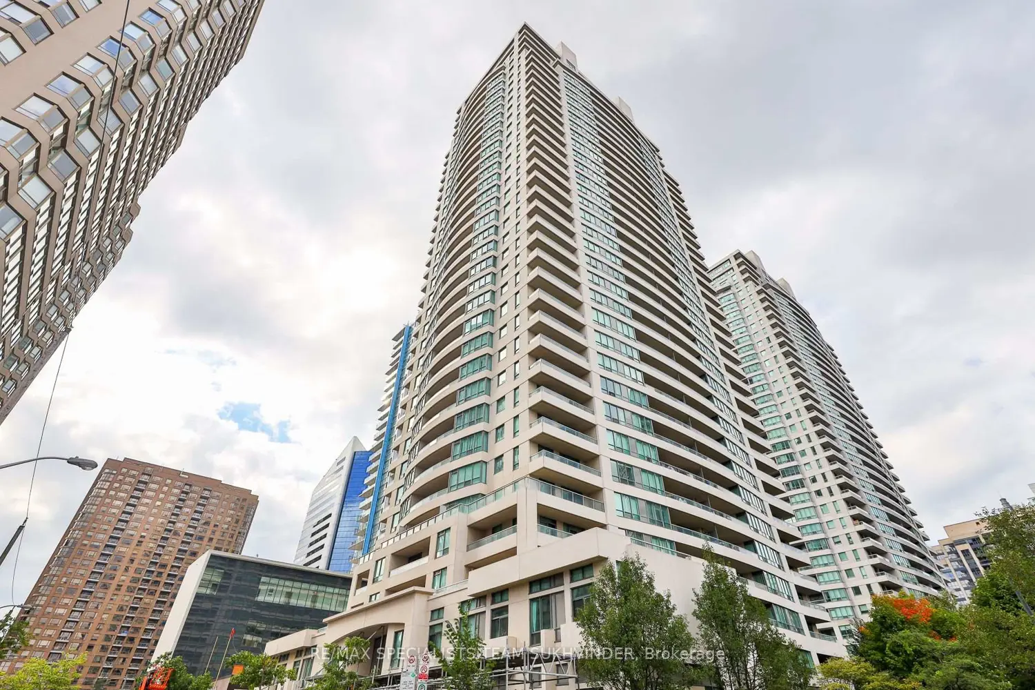 18 Spring Garden Avenue 2201