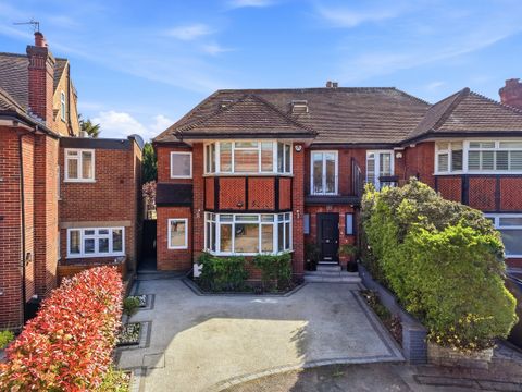 Ashley Close, London NW4