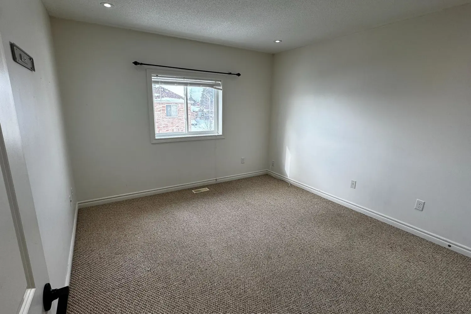 Additional image 17 of 77 White Crescent
