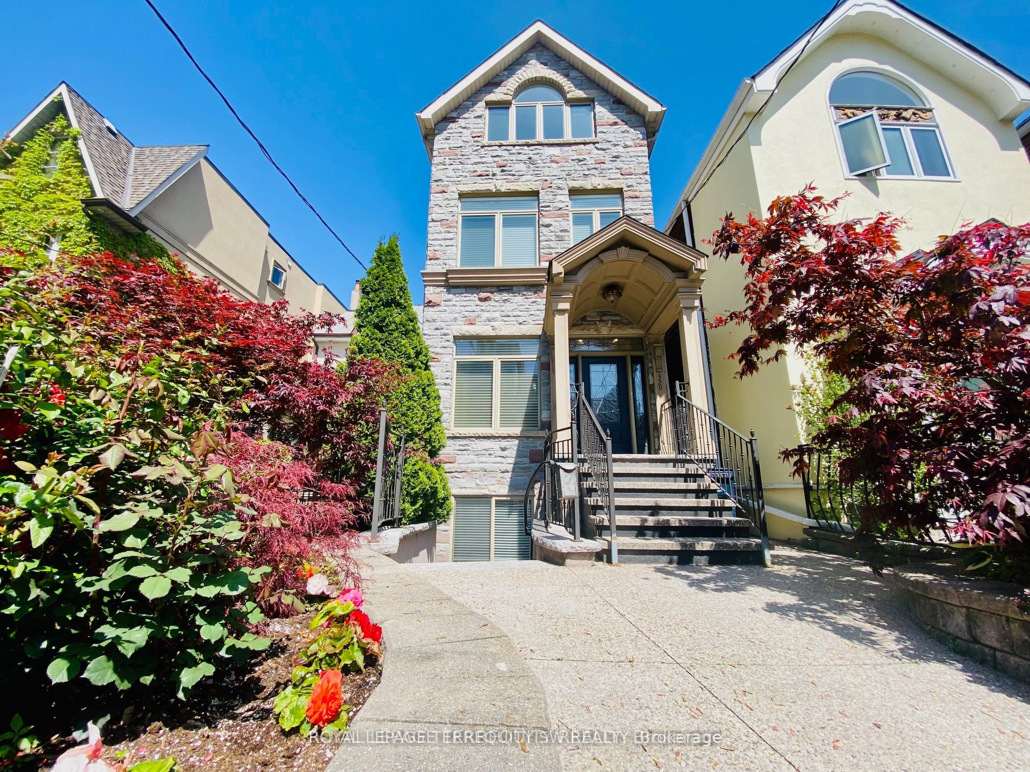 329 Lippincott Street, Toronto, ON, M5S 2P6