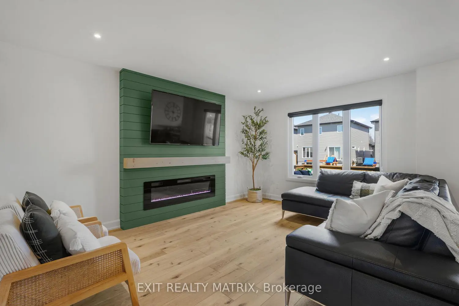 Additional image 2 of 1200 Montblanc Crescent