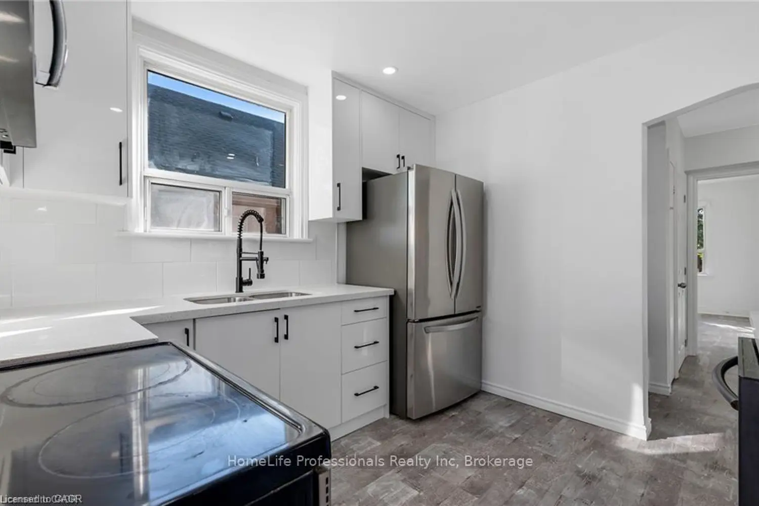 284 Brucedale Avenue photo 3