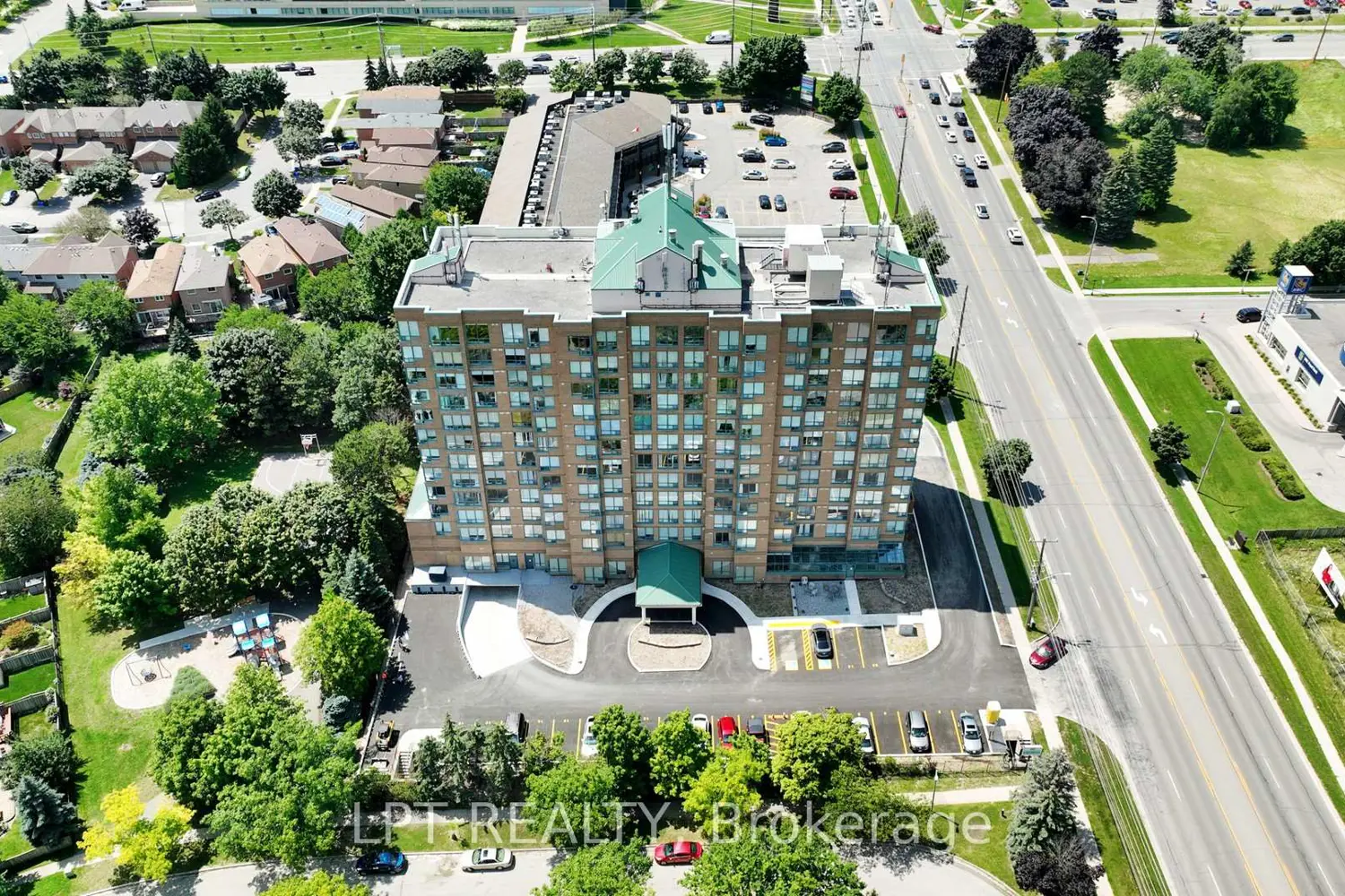 711 Rossland Road 505 photo 3