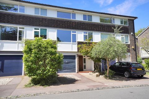 Pymers Mead, Dulwich, London SE21