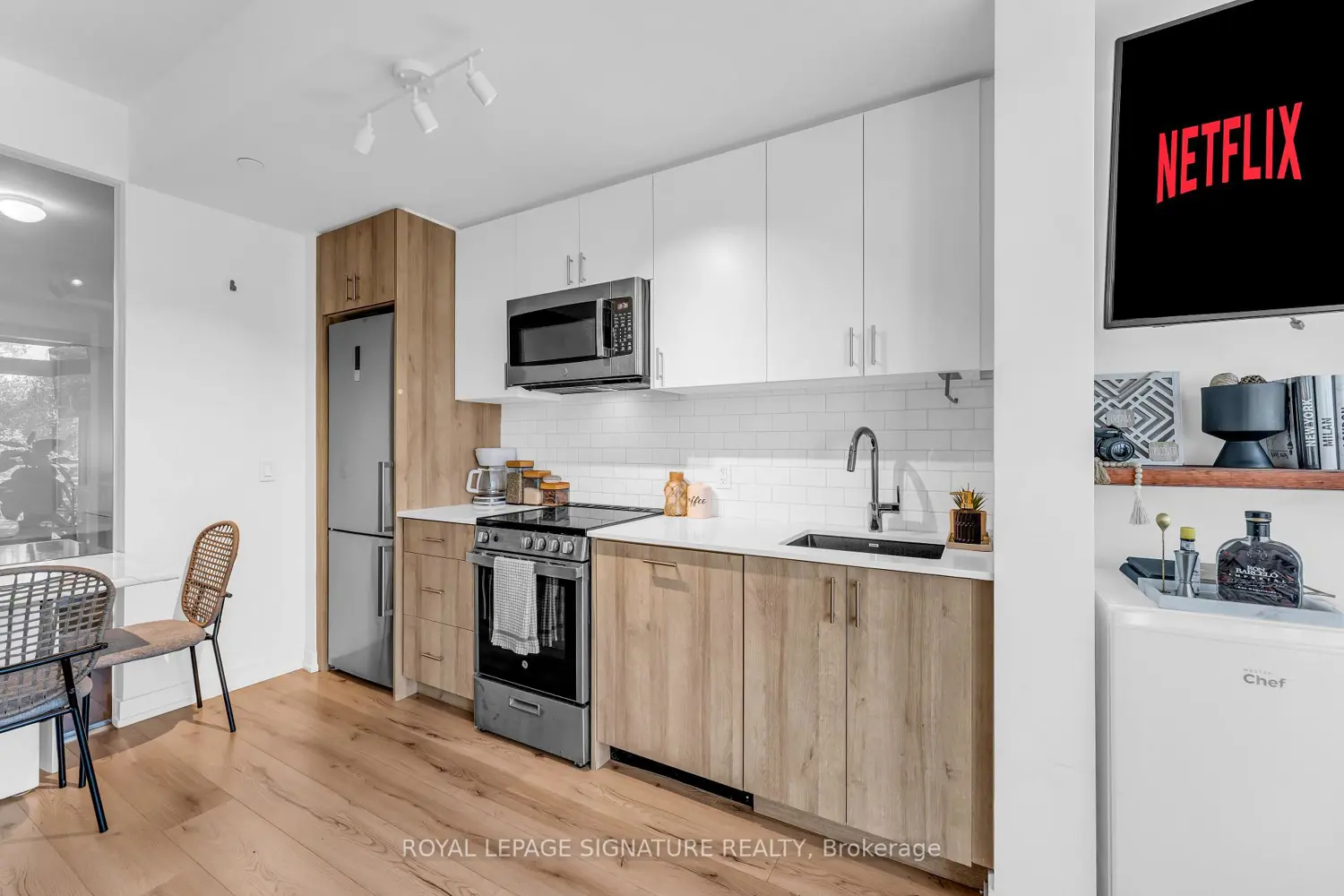 Additional image 7 of 1195 The Queensway 317