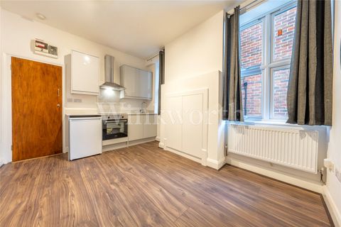 Hoop Lane, London NW11, Studio to rent