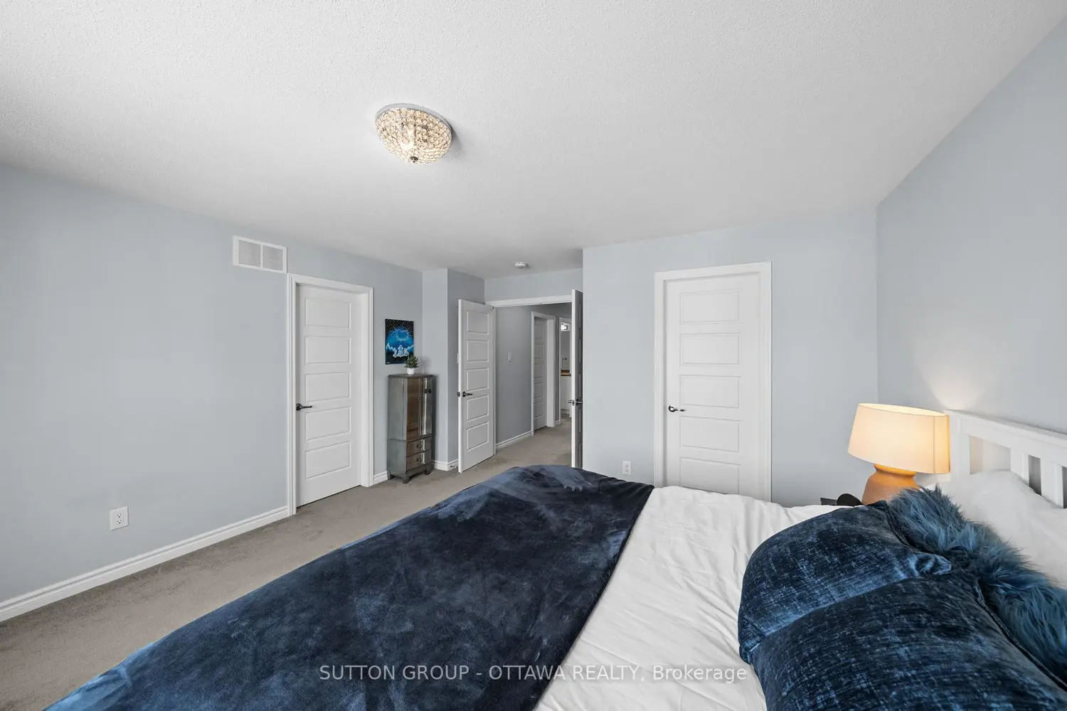 Additional image 11 of 1013 Manege Street