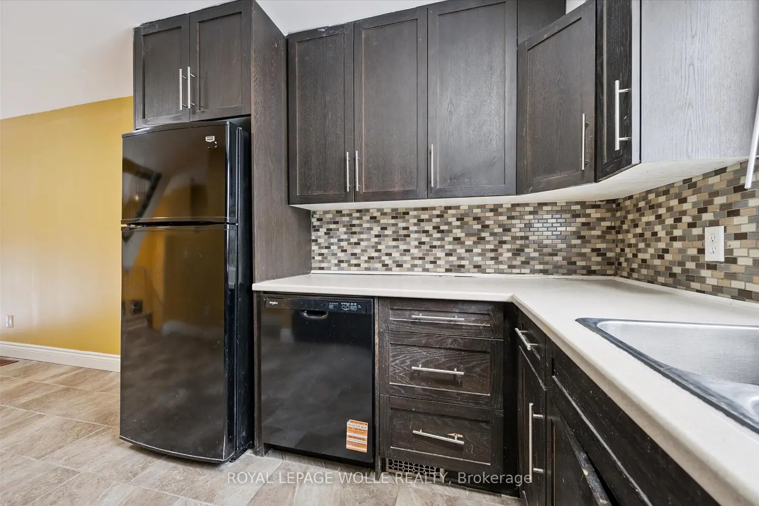 589 Beechwood Drive 43 photo 4