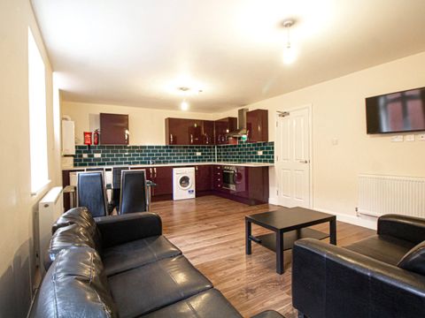 Apt 15, Clarendon House #658668 LS2