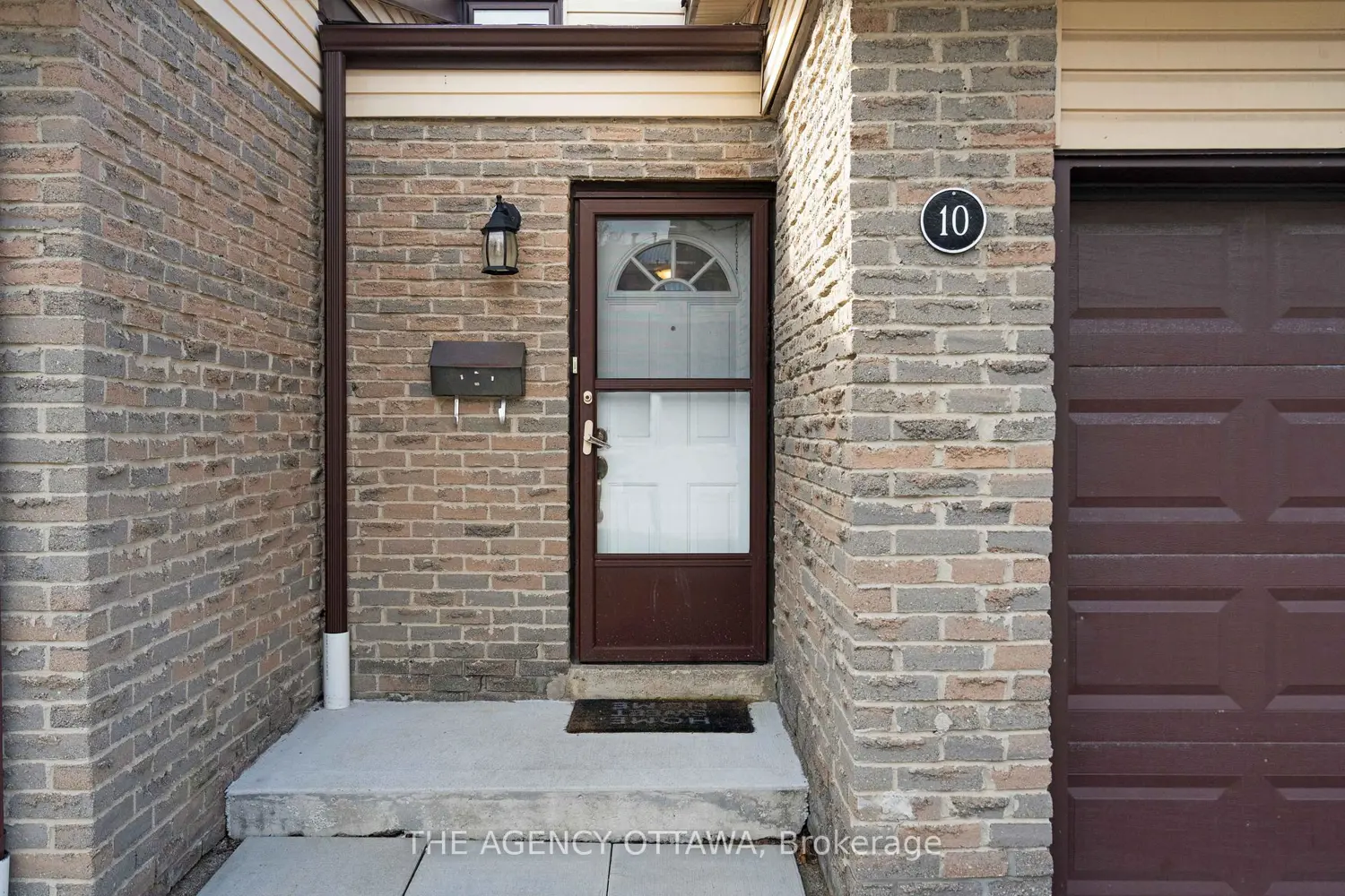 10 Collins Crescent