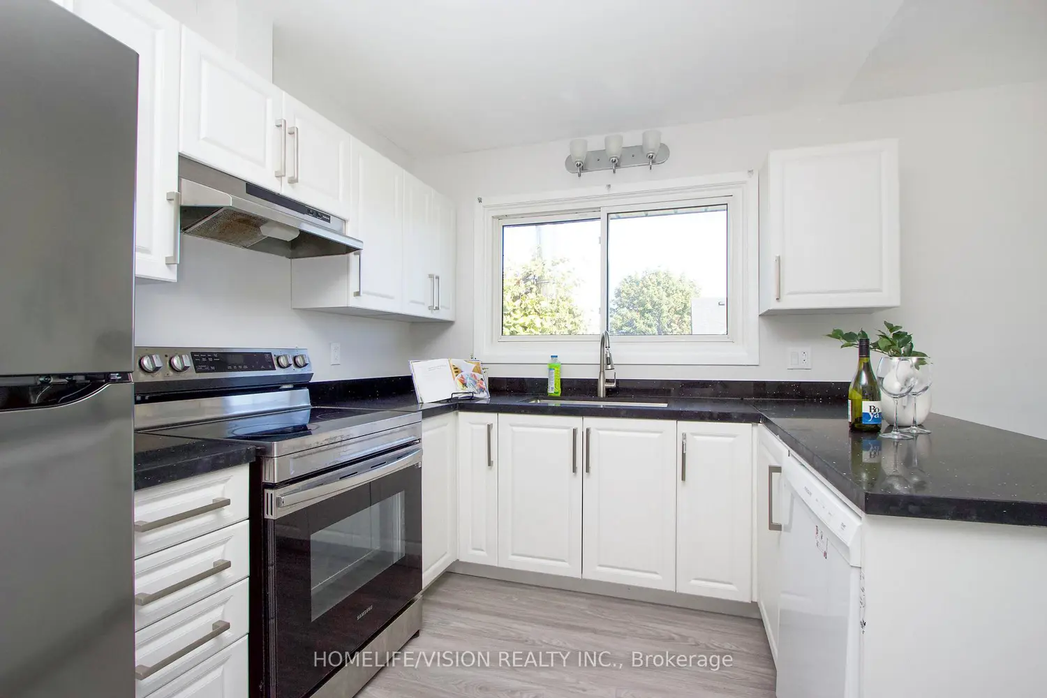 530 Dean Avenue photo 4