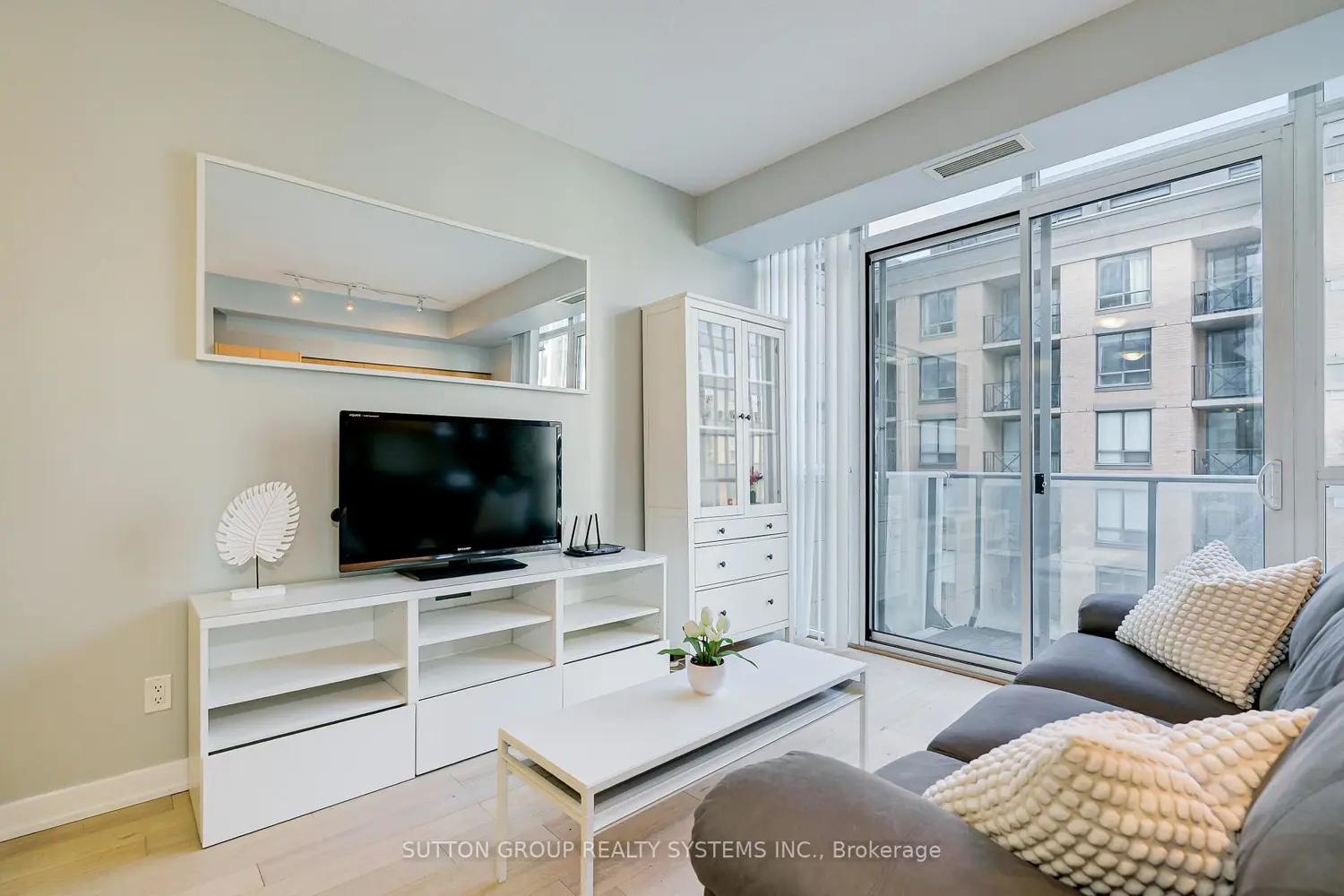 Additional image 9 of 126 Simcoe Street 1307