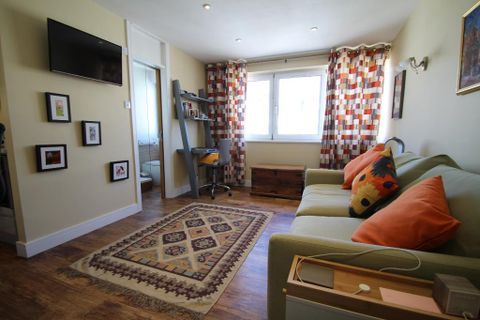 Cumberland Street, Pimlico, London SW1V, Studio to rent
