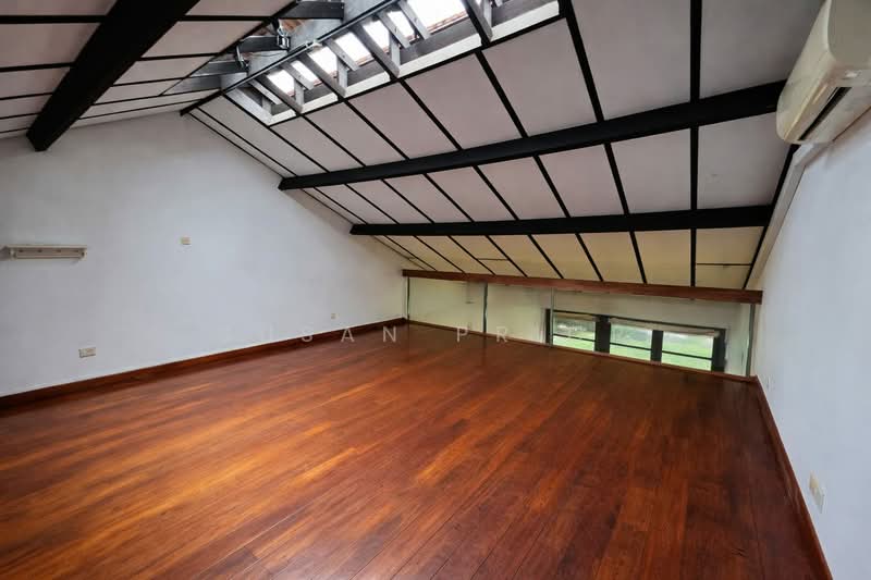 Emerald Hill Road photo 2