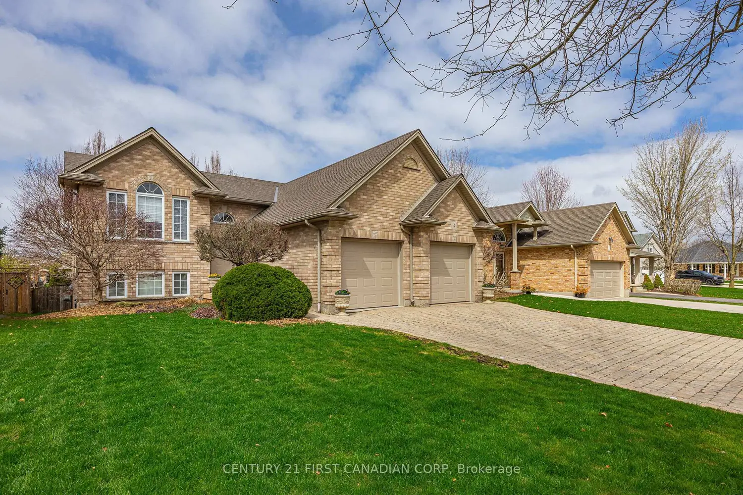 4 Oakwood Court