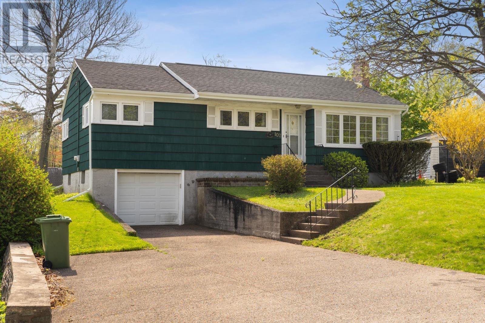 102 Torrington Drive, Halifax, NS, B3M1Y2