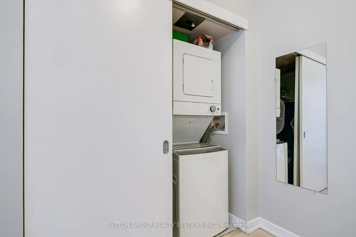 Additional image 4 of 126 Simcoe Street 1307