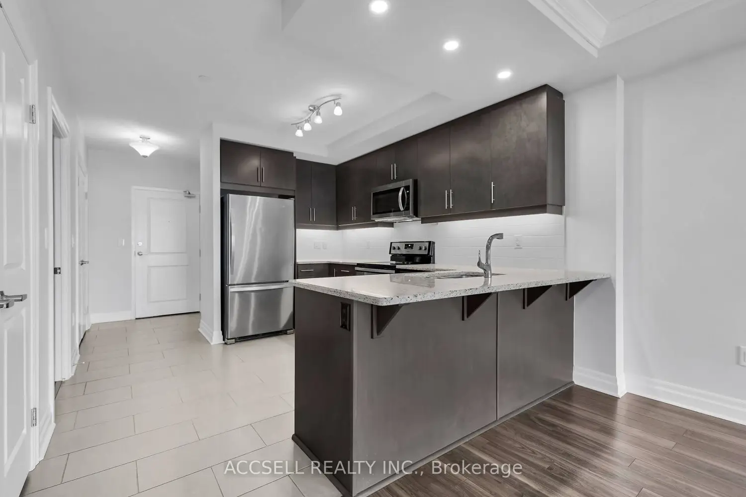 Additional image 3 of 260 Villagewalk Boulevard 902