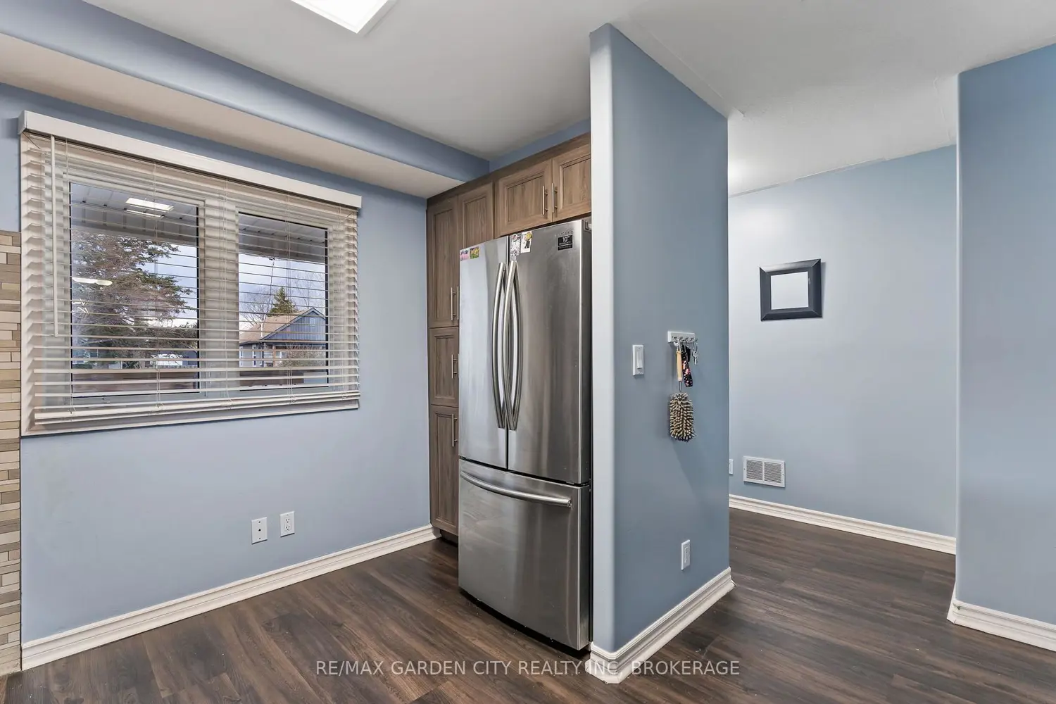 291 Alberta Street photo 2