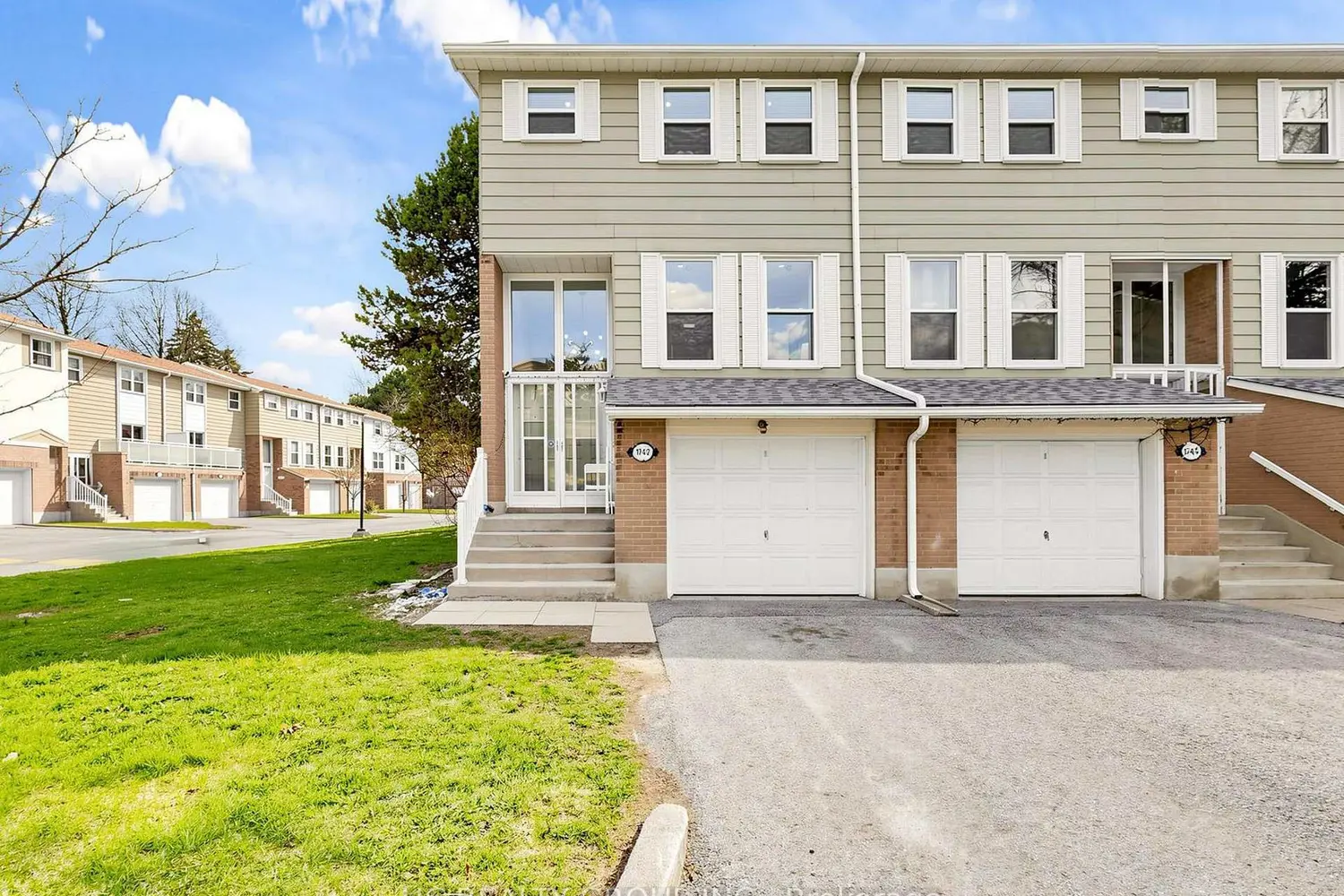 1742 John Street 36