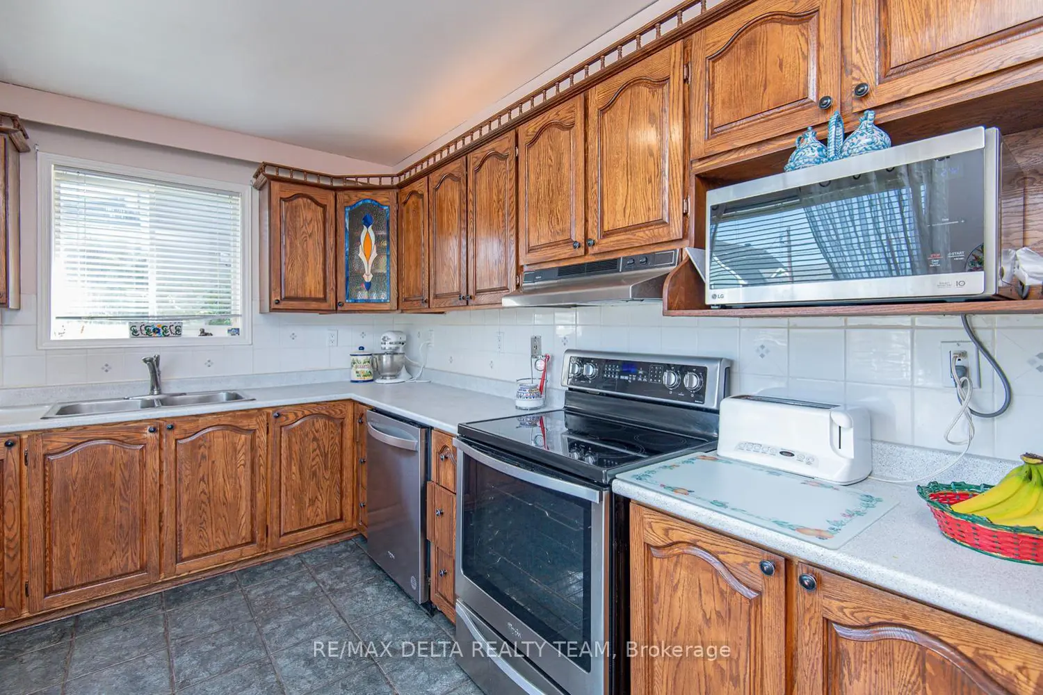 892 Beauchamp Avenue photo 3