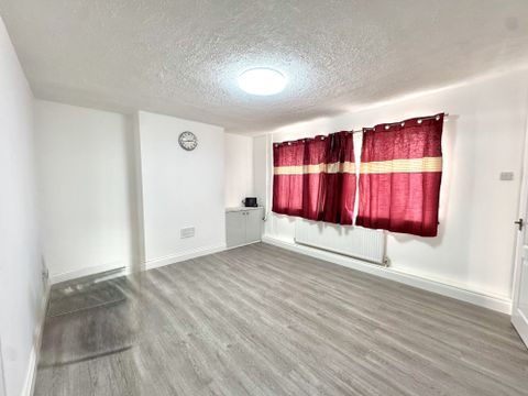 Barrack Road, Hounslow TW4