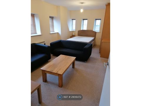 Mcilroys Building, Reading RG1, Studio to rent