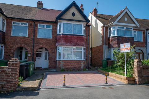 Beaconsfield Avenue, Drayton PO6