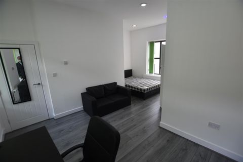 Phoenix Yard, Upper Brown Street, Leicester LE1, Studio to rent