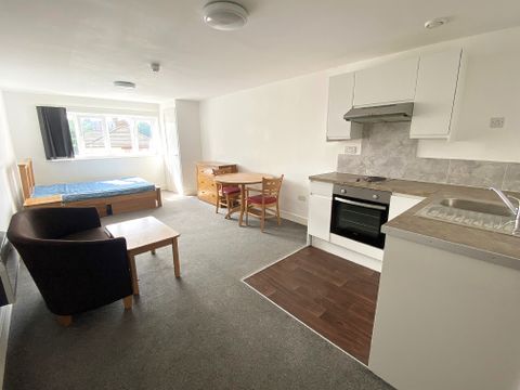 Lake Road, Portsmouth PO1, Studio to rent