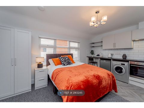 London Road, Reading RG1, Studio to rent
