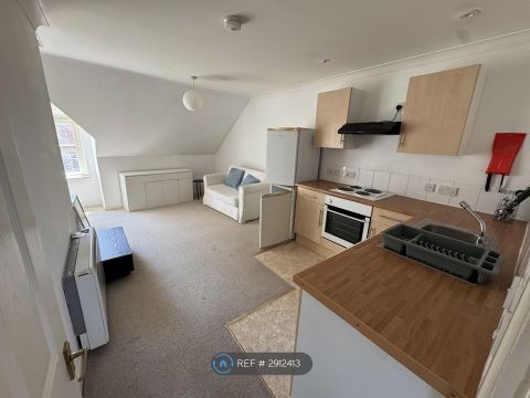 Quinnell Court, Portsmouth PO1, Studio to rent