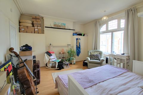 Fosse Road Central, Leicester LE3, Studio to rent