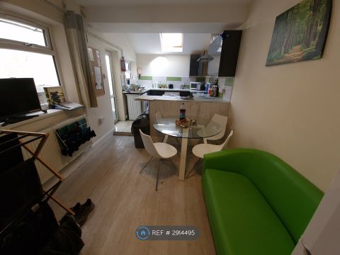 Baglan Street, Swansea SA1, Room to rent
