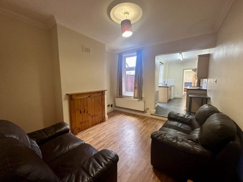Knighton Fields Road East, Leicester LE2