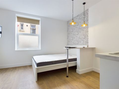 Castle Street, Brighton BN1, Studio to rent