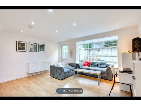 Saxon Green, Nottingham NG7