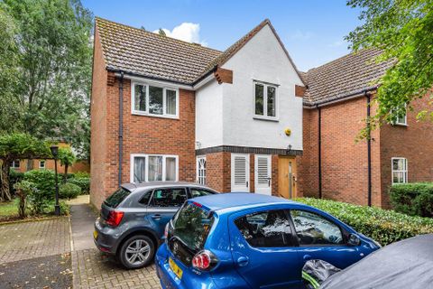 John Garne Way, Marston OX3