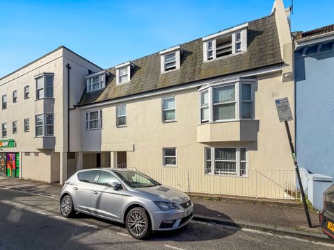 Aberdeen Road, Lewes Court BN2