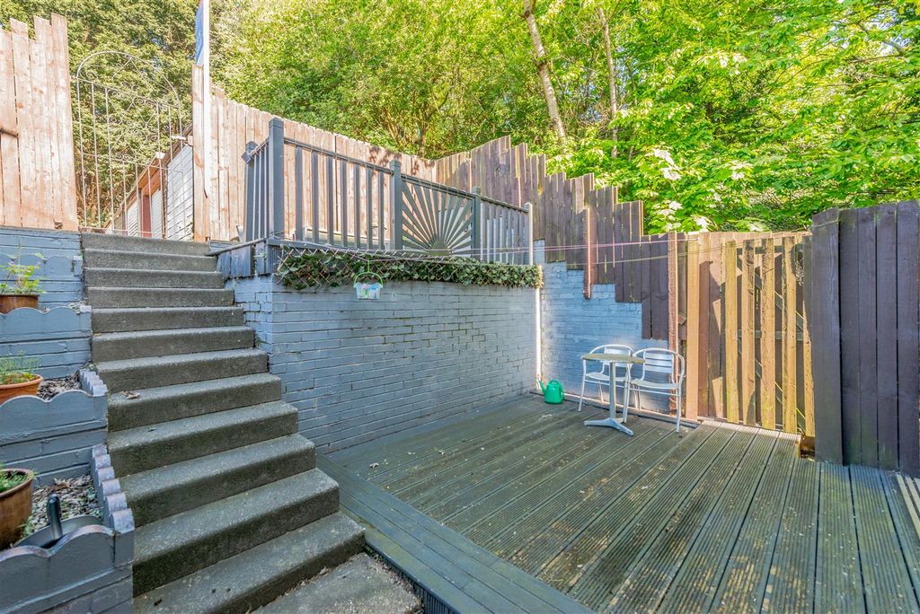 Additional image 18 of 3 bed town house for saleCliffe Park Drive, Wortley, Leeds LS12