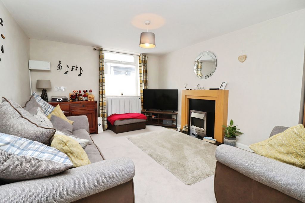 Additional image 3 of 2 bed flat for saleSouth Street, Caistor LN7