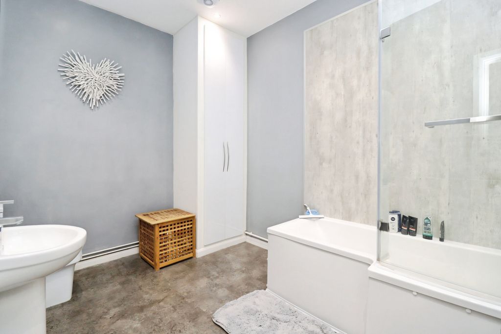 Additional image 9 of 2 bed flat for saleSouth Street, Caistor LN7