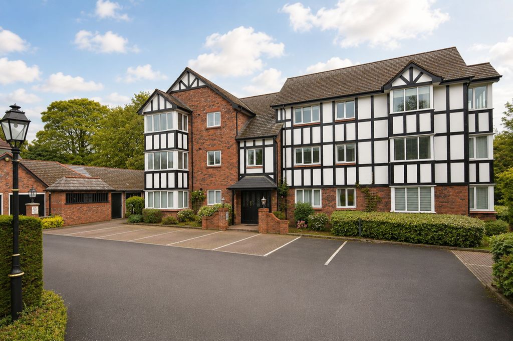 2 bed flat for saleHeyes Lane, Alderley Edge SK9