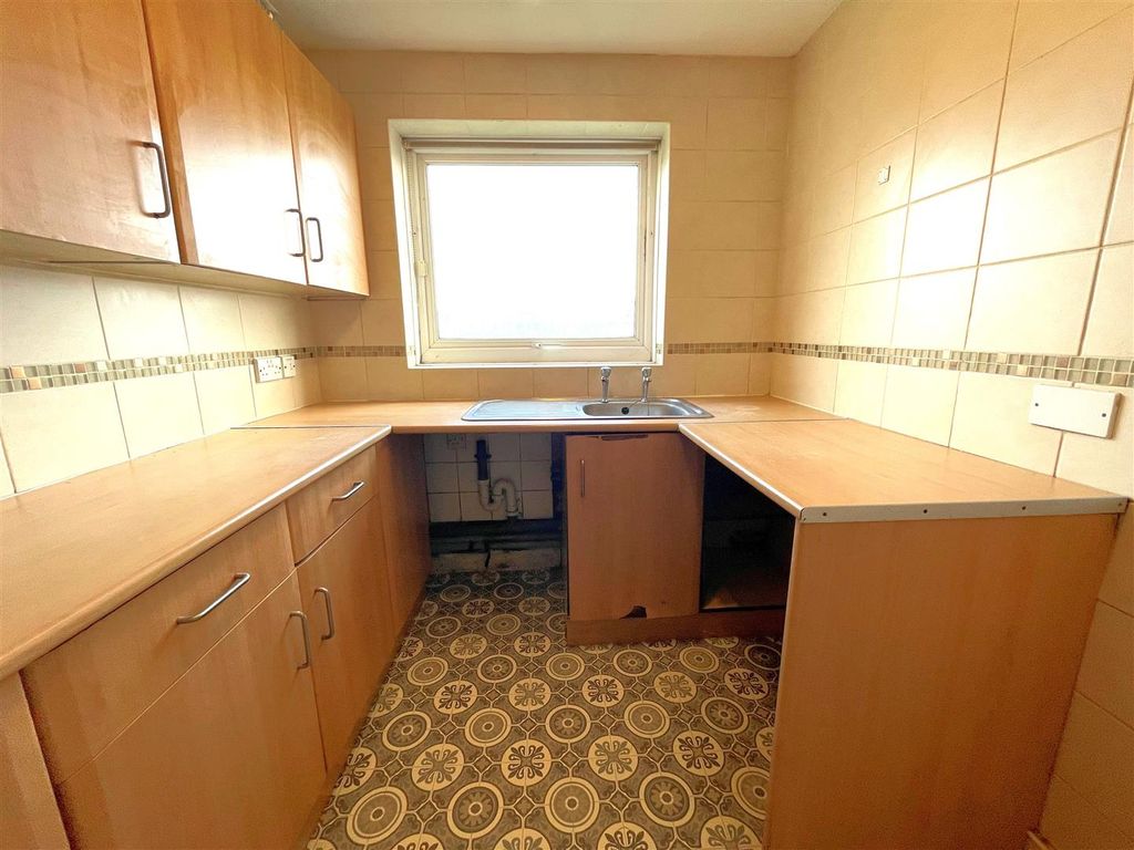Additional image 3 of 2 bed flat for saleEast Yar Road, Sandown PO36
