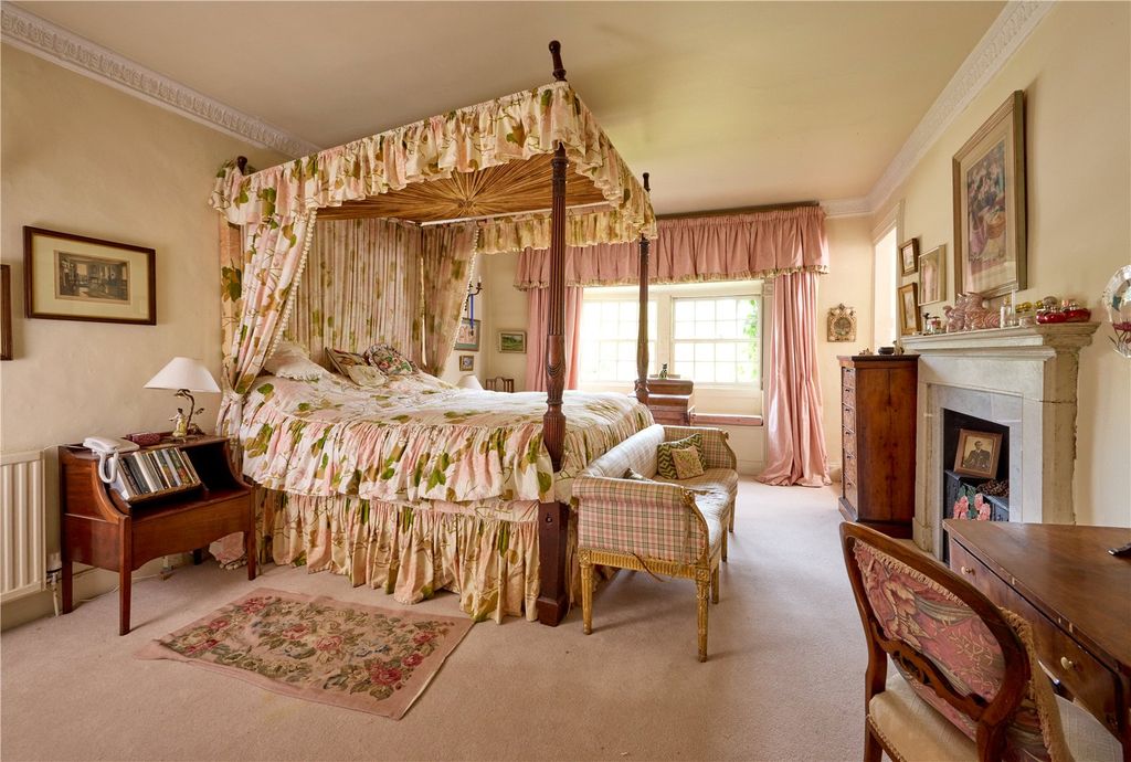 Additional image 12 of 6 bed semi-detached house for saleBroad Street, Bampton, Oxfordshire OX18